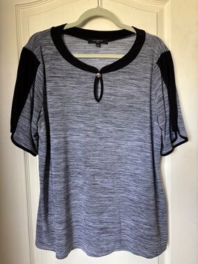 Liz & Co Heathered Gray Short-Sleeve Top with Black Trim and Keyhole